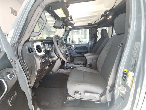 New 2025 Jeep Gladiator Sport image 38