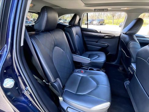 Used 2023 Toyota Highlander Platinum image 21