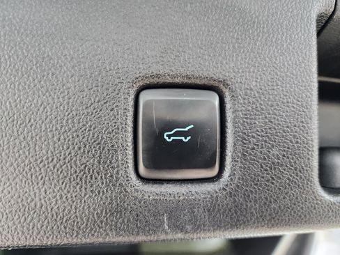 Used 2020 Ford Escape Titanium image 17