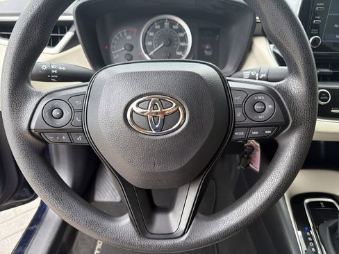 Used 2020 Toyota Corolla LE FWD image 23