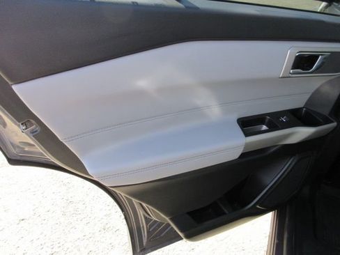 Used 2021 Ford Explorer XLT w/ Equipment Group 202A image 22