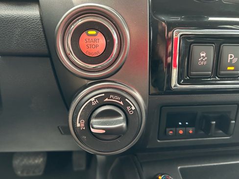 Used 2017 Nissan Titan Platinum Reserve image 33