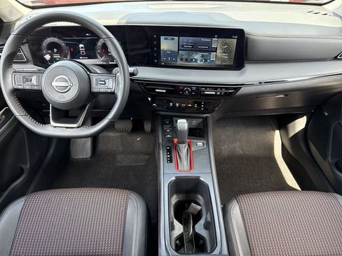 Certified 2025 Nissan Kicks SR FWD image 2