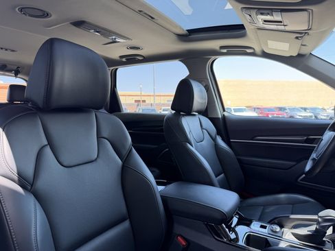Used 2025 Kia Telluride S FWD image 42