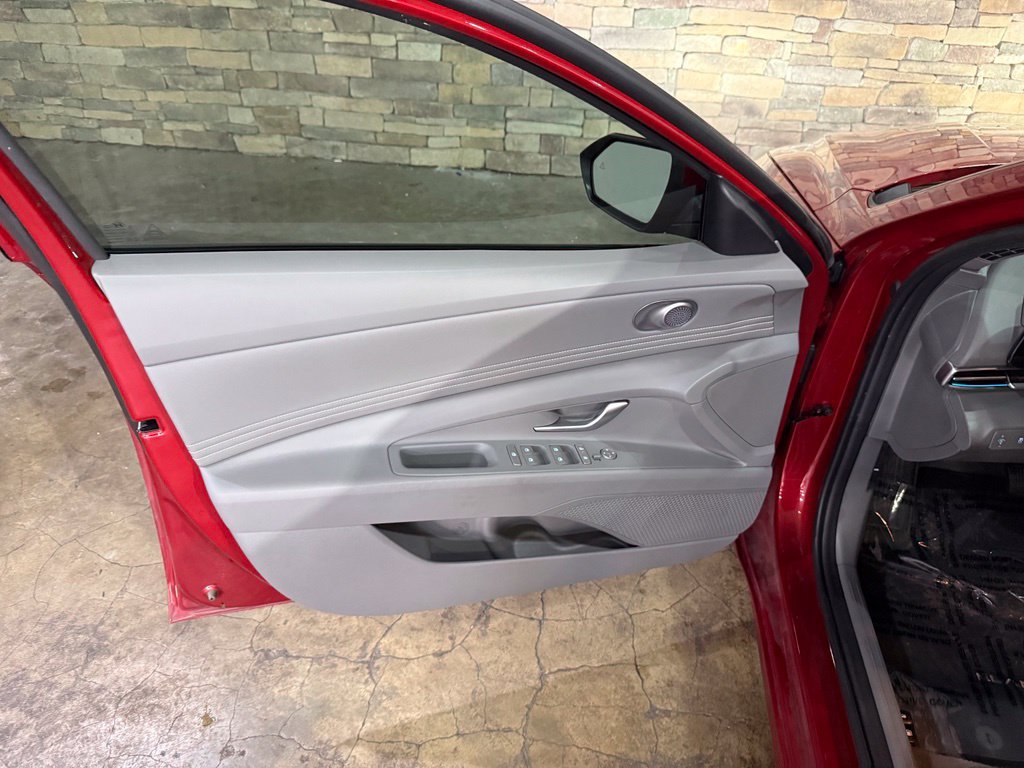 Used 2024 Hyundai Elantra SEL w/ Convenience Package FWD image 11