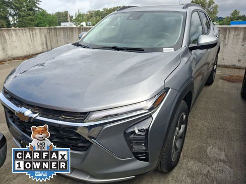 Used 2024 Chevrolet Trax LT w/ Driver Confidence Package FWD image 1