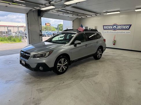 Used 2018 Subaru Outback 3.6R Limited AWD/4WD image 1