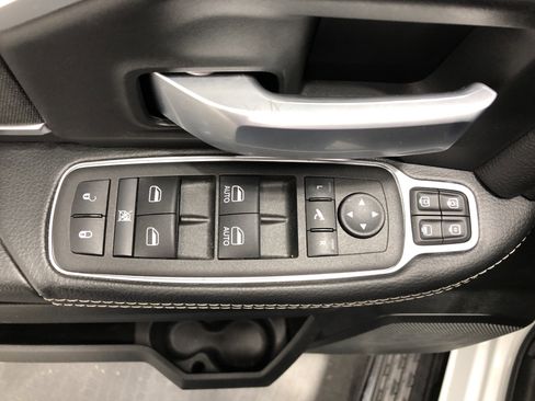 Certified 2024 RAM 2500 Big Horn w/ Night Edition AWD/4WD image 17
