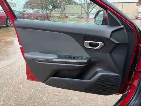 Used 2025 Kia K4 LXS image 18