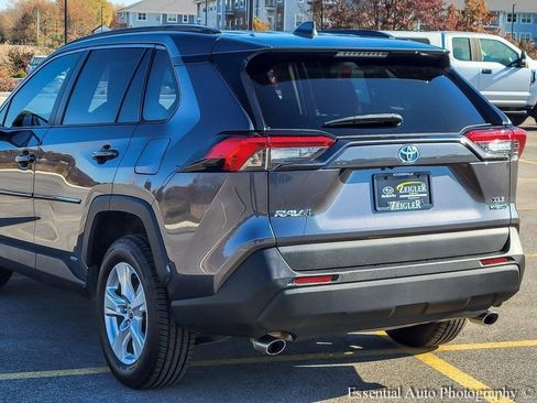 Used 2021 Toyota RAV4 XLE image 6