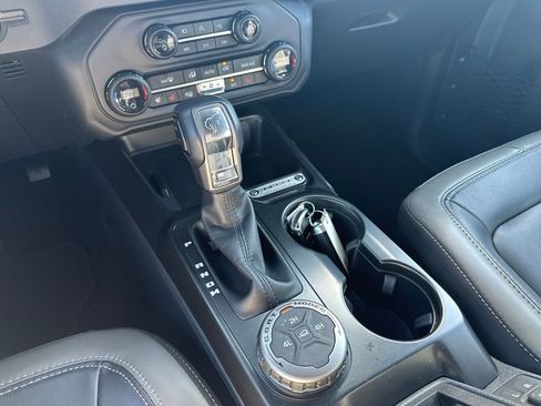 Used 2025 Ford Bronco Outer Banks AWD/4WD image 28