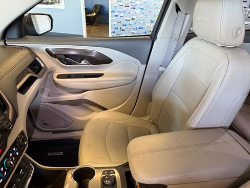 Used 2018 GMC Terrain Denali w/ Comfort Package image 11