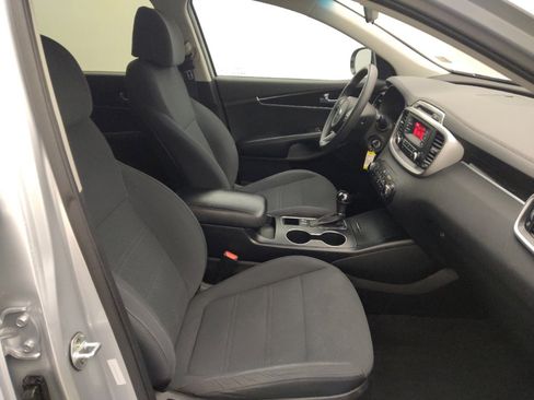 Used 2017 Kia Sorento L image 21