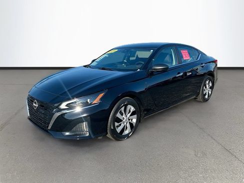 Certified 2025 Nissan Altima 2.5 S FWD image 3