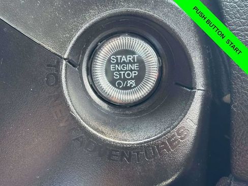 Used 2023 Jeep Renegade Latitude AWD/4WD image 15