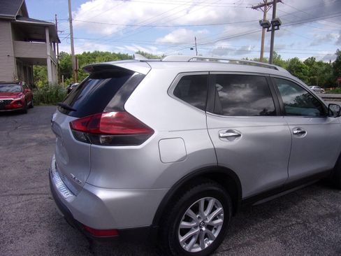 Used 2018 Nissan Rogue SV image 5