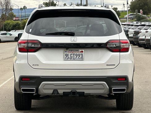 Certified 2024 Honda Pilot Touring image 5