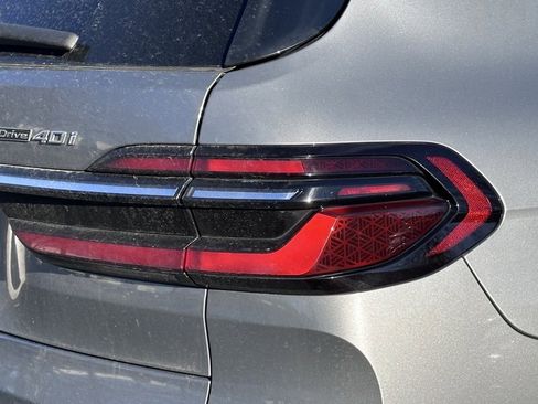 Used 2023 BMW X7 xDrive40i w/ Premium Package image 8