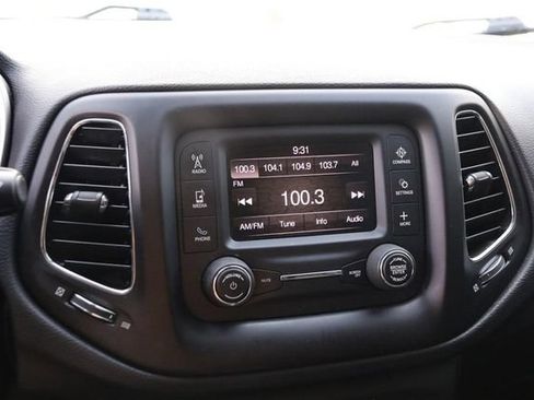 Used 2018 Jeep Compass Latitude FWD image 15