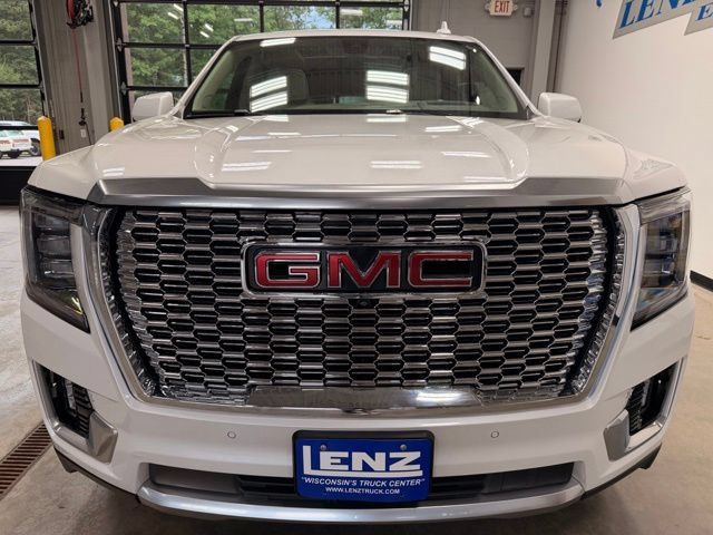 Used 2021 GMC Yukon Denali w/ Denali Premium Package AWD/4WD image 3