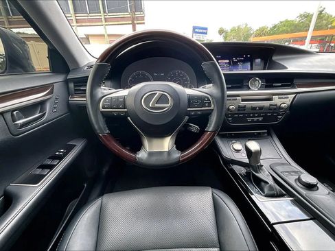 Used 2018 Lexus ES 350 w/ Premier Package FWD image 5