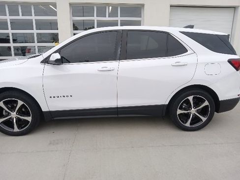 Used 2022 Chevrolet Equinox LT w/ LPO, Blackout Package FWD image 6