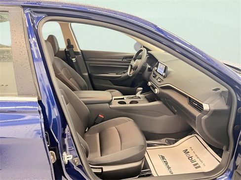 Used 2024 Nissan Altima 2.5 S image 7
