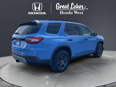 Used 2025 Honda Pilot TrailSport image 5