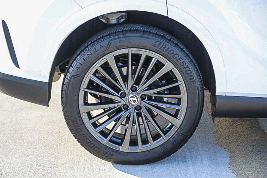 Used 2025 Lexus RX 350h w/ Convenience Package AWD/4WD image 11