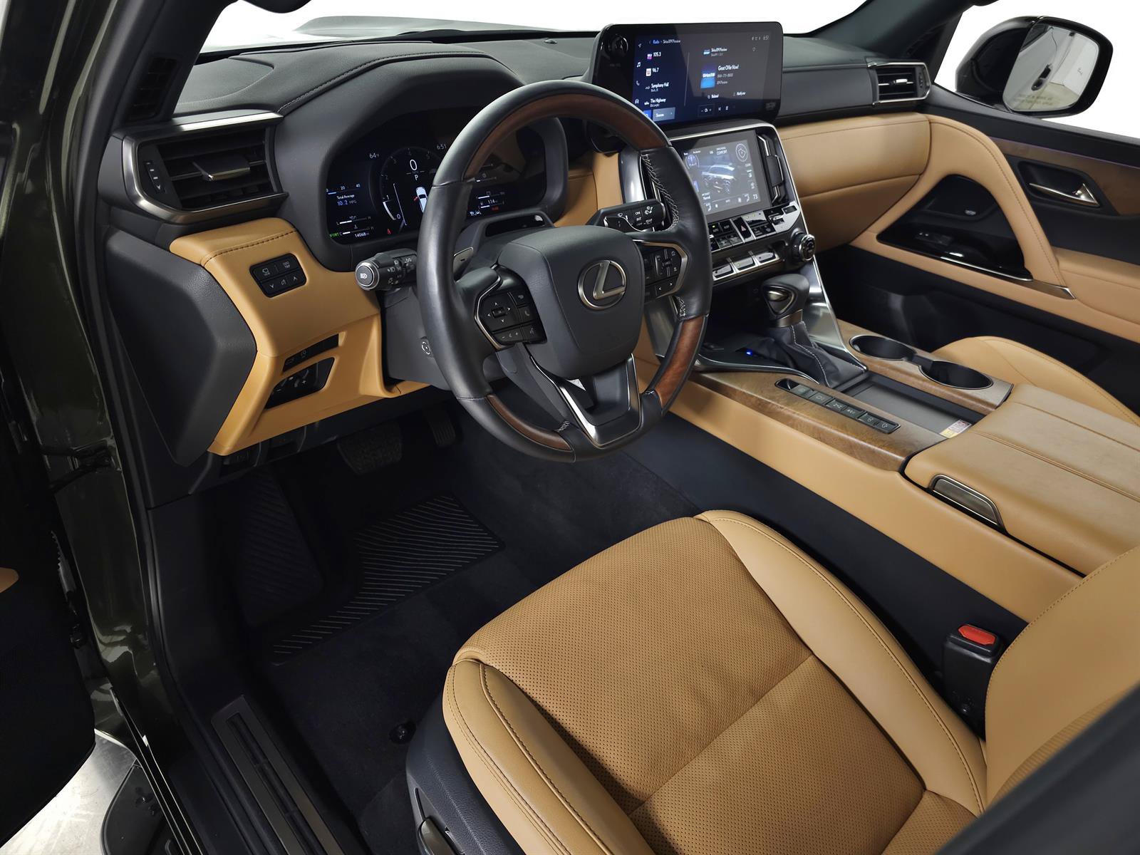 Used 2025 Lexus LX 600 4WD w/ Luxury Package image 19