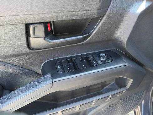 Used 2025 Toyota Tacoma SR5 AWD/4WD image 15