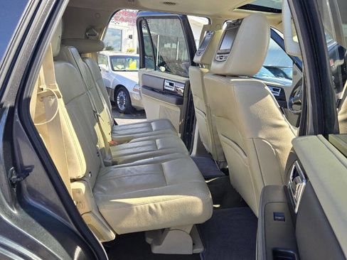 Used 2015 Lincoln Navigator 4WD w/ Equipment Group 101A Reserve image 6