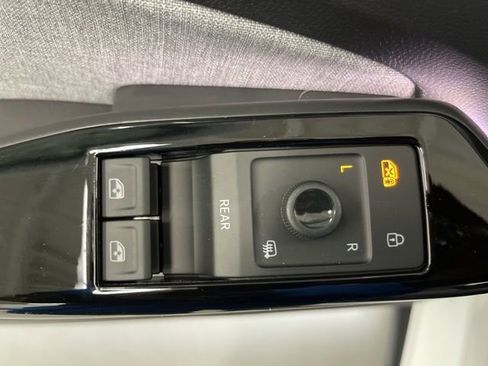 New 2025 Volkswagen ID.4 Pro image 27