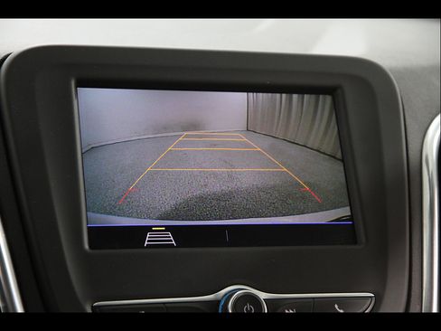 Used 2020 Chevrolet Equinox LS FWD image 13