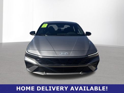 Used 2025 Hyundai Elantra Sport image 2