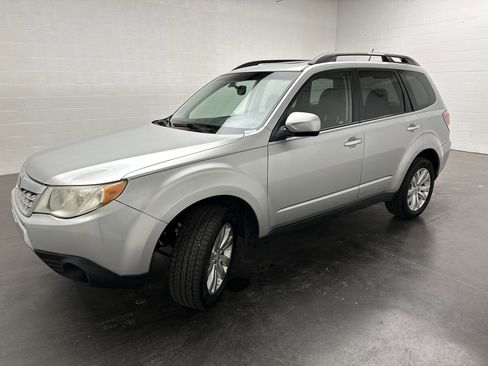 Used 2011 Subaru Forester 2.5X Limited w/ Popular Equipment Group 4B image 4