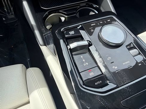 Used 2024 BMW i5 eDrive40i w/ M Sport Package RWD image 18