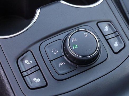 Used 2024 GMC Terrain SLT image 19