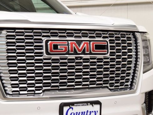 Used 2024 GMC Yukon XL Denali AWD/4WD image 11