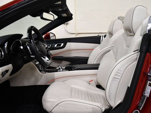 Used 2019 Mercedes-Benz SL 550 image 11
