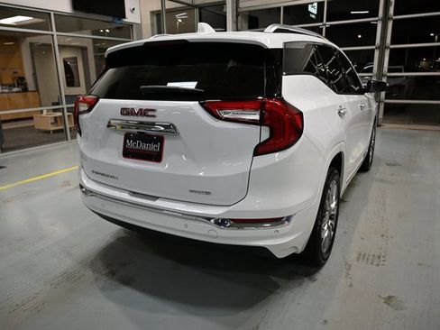 Used 2024 GMC Terrain Denali w/ Denali Premium Package image 5
