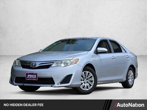 Used 2013 Toyota Camry LE FWD image 1