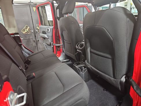 Used 2022 Jeep Wrangler Unlimited Sahara w/ Cold Weather Group image 11