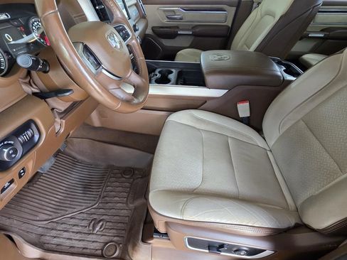 Used 2019 RAM 1500 Laramie AWD/4WD image 7