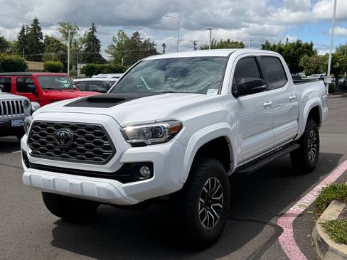 Used 2023 Toyota Tacoma TRD Sport w/ Advanced Technology Package AWD/4WD image 4