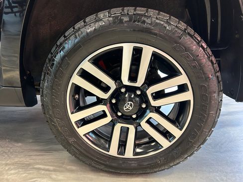 Used 2017 Toyota 4Runner Limited AWD/4WD image 29
