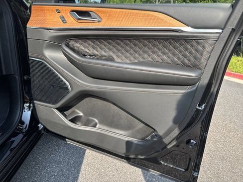 Certified 2022 Jeep Grand Cherokee Summit AWD/4WD image 17