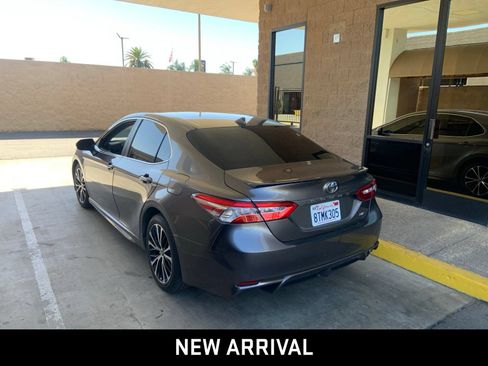 Used 2020 Toyota Camry SE w/ Carpet Mat Package FWD image 6
