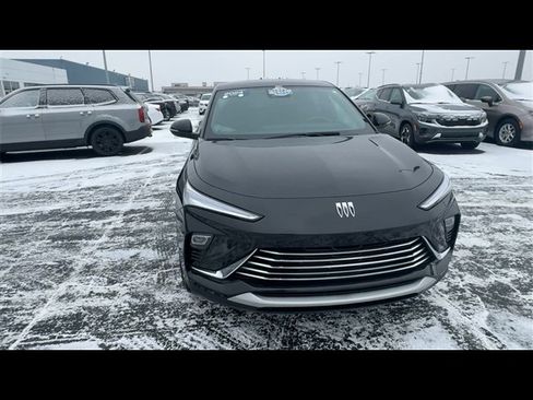 Used 2024 Buick Envista Preferred w/ Convenience I Package image 3