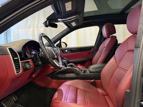 Used 2022 Porsche Cayenne S image 5